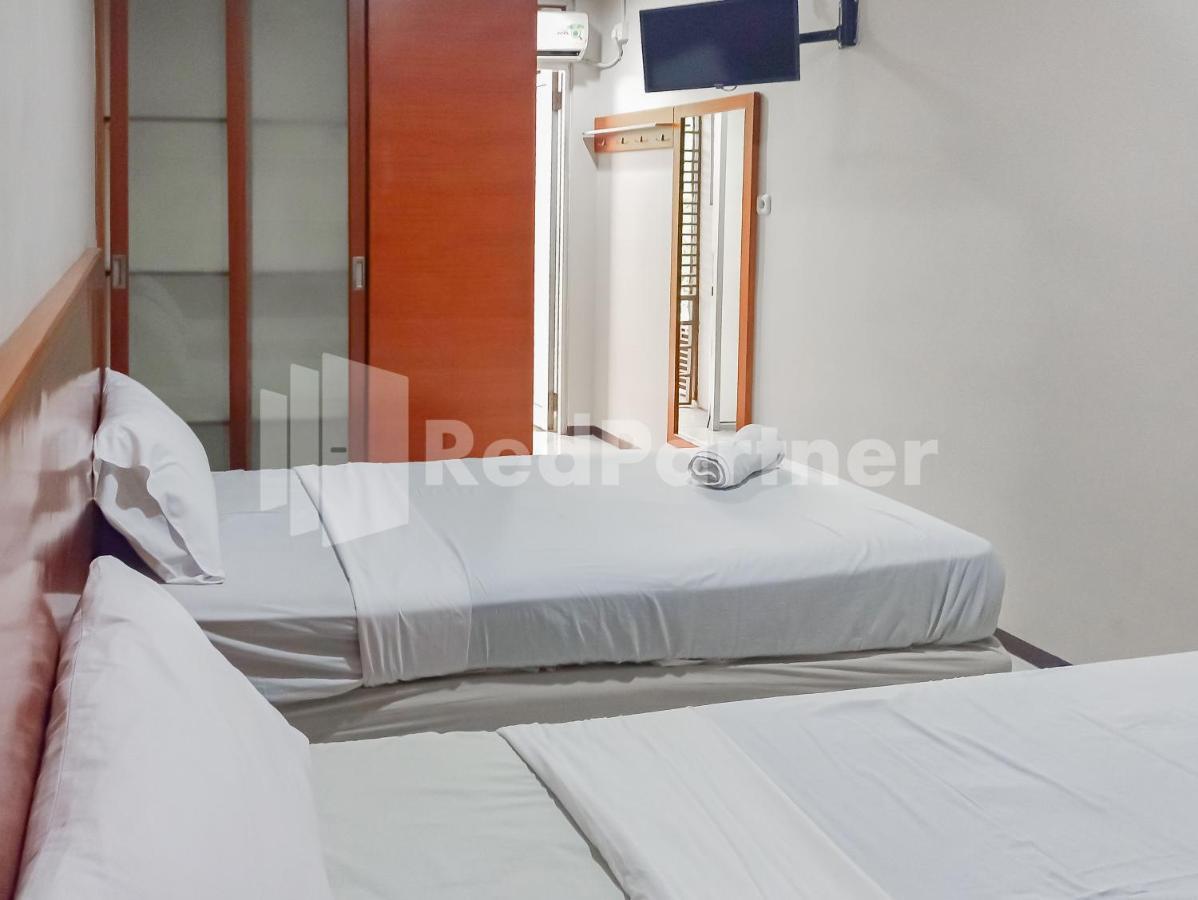 Sang Surya Guesthouse Syariah Near Rs Hasan Sadikin Mitra Reddoorz Bandung Exterior photo
